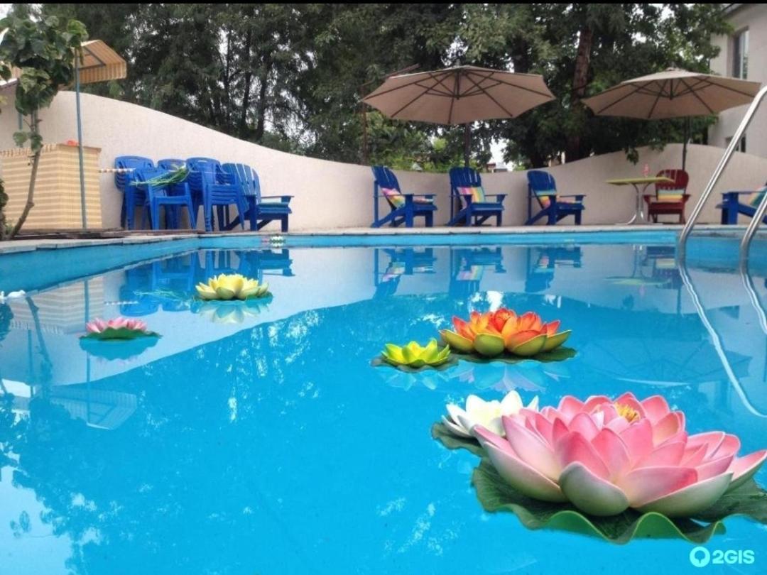 Hotel Strelets Bishkek Esterno foto